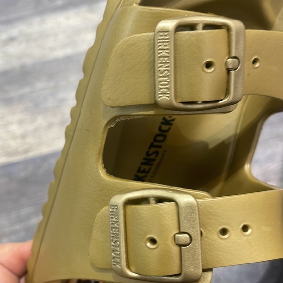 Birkenstock’s Eva Glamour Gold color - Picture 5 of 6